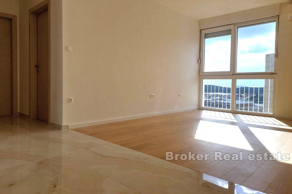 Renovierte Zwei-Zimmer-Wohnung mit Meerblick