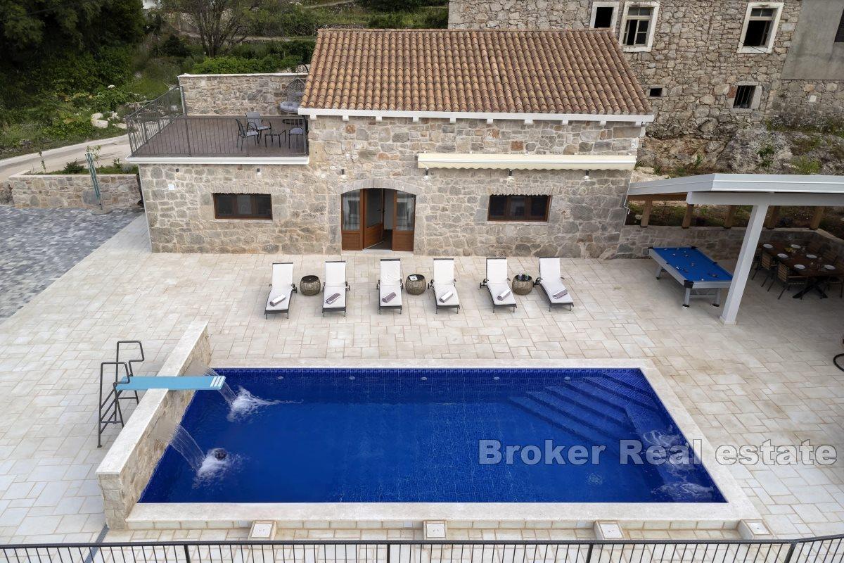 Renoverat stenhus med pool
