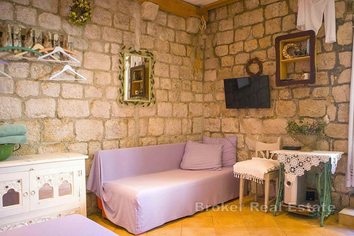 Maison en pierre du 18ème siècle, à quelques pas de la mer