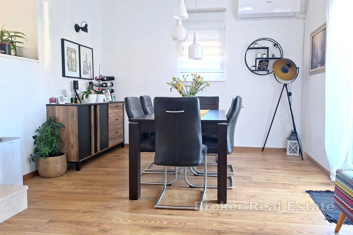 Rodinný dům se samostatnými apartmány a výhledem na moře