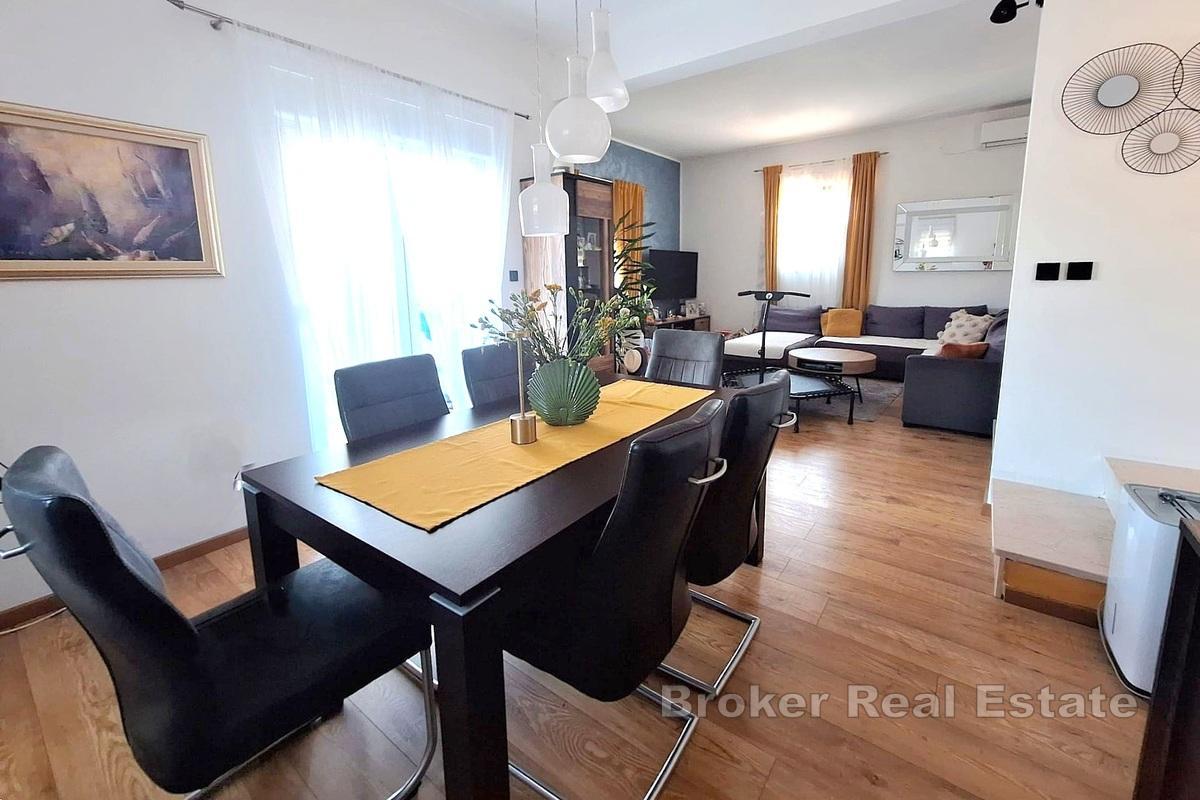 Rodinný dům se samostatnými apartmány a výhledem na moře