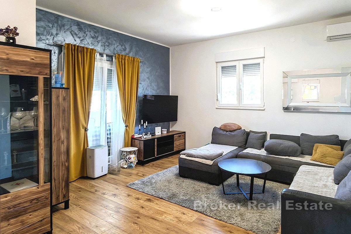 Rodinný dům se samostatnými apartmány a výhledem na moře