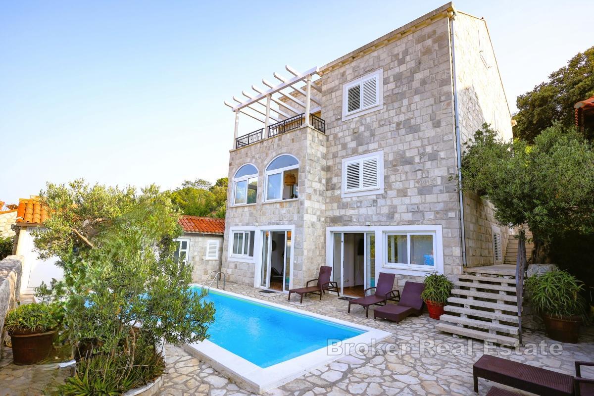 Stenvilla med pool och havsutsikt, nära Dubrovnik