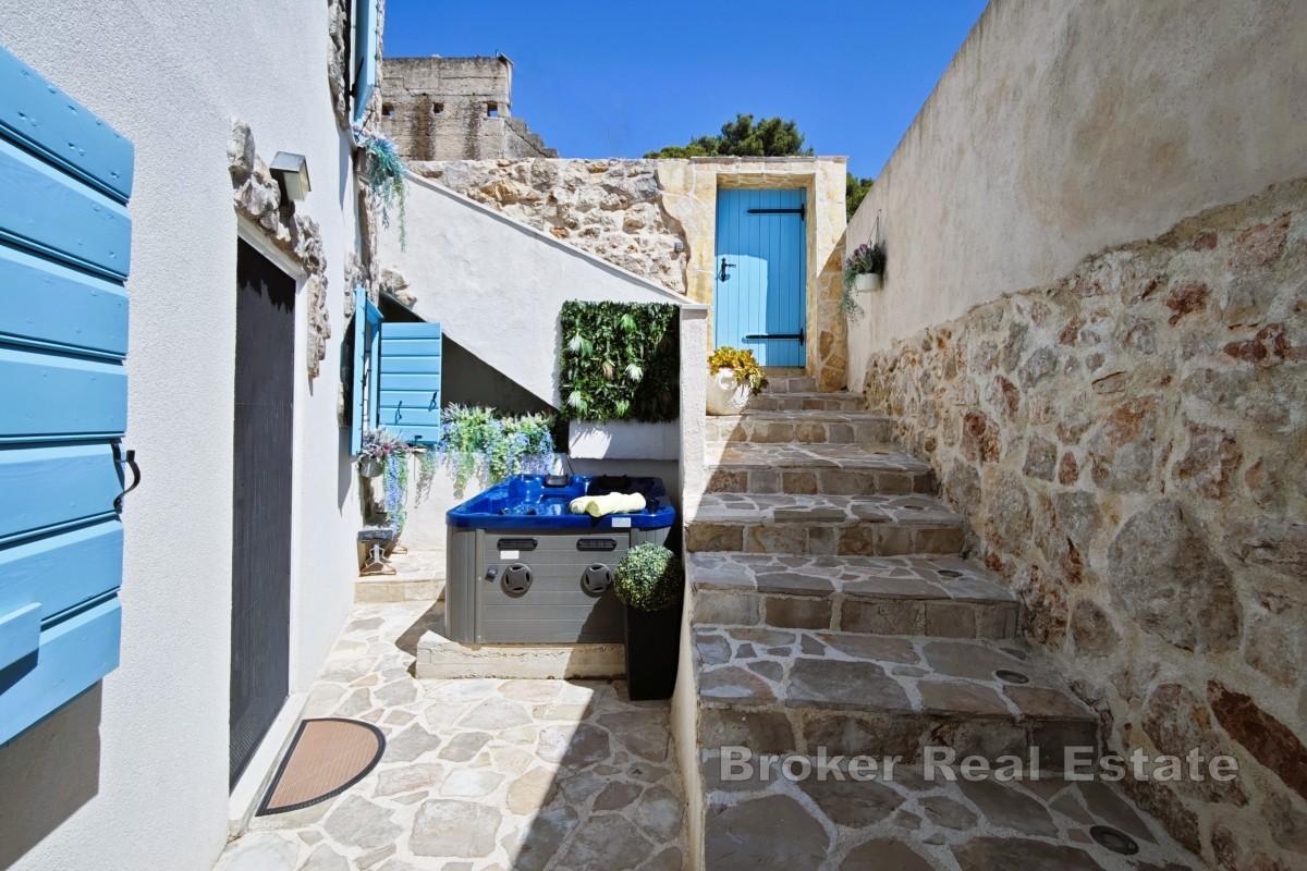 Splendida casa con due unità abitative e vasca idromassaggio