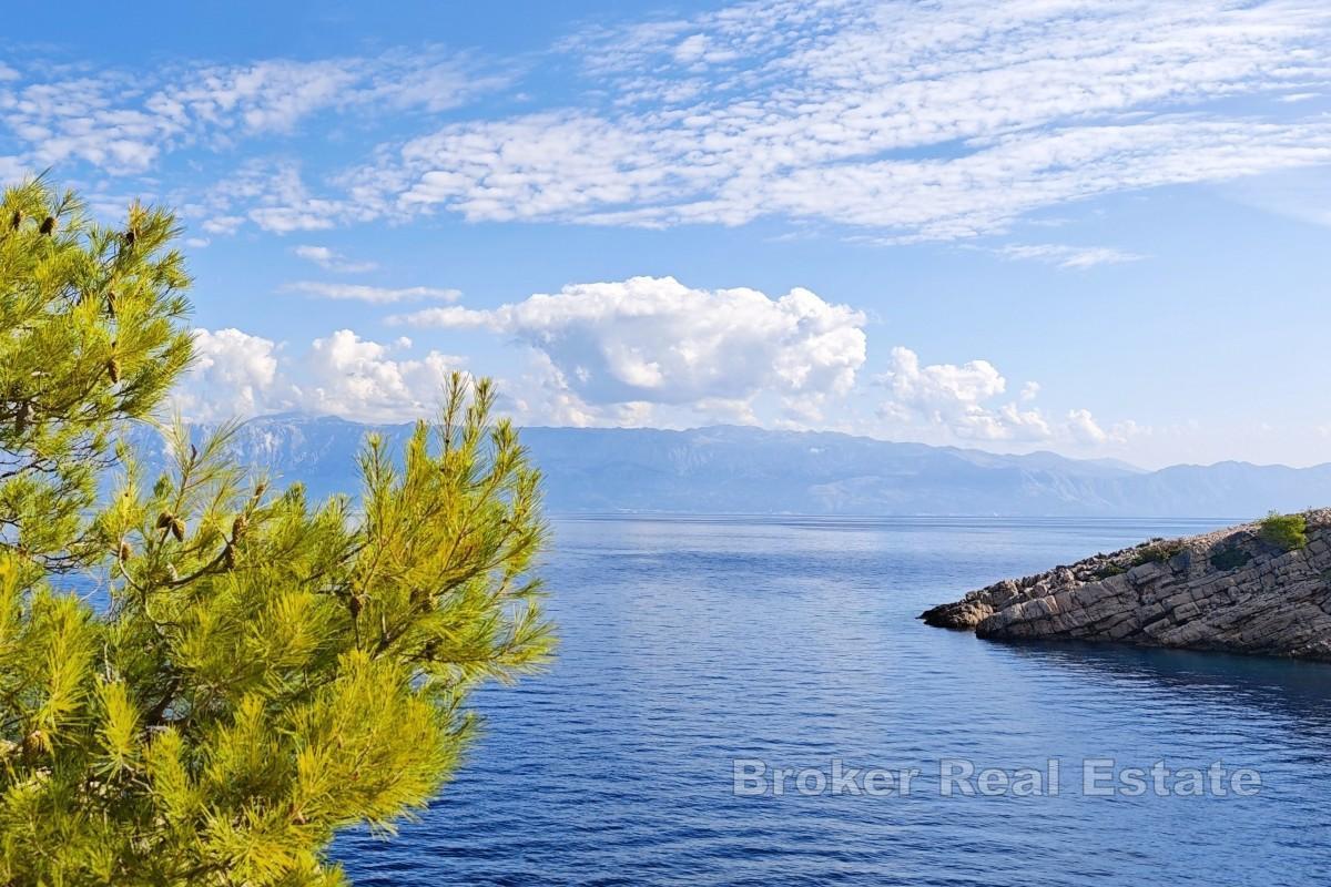Terrain agricole en bord de mer - côté nord de Hvar