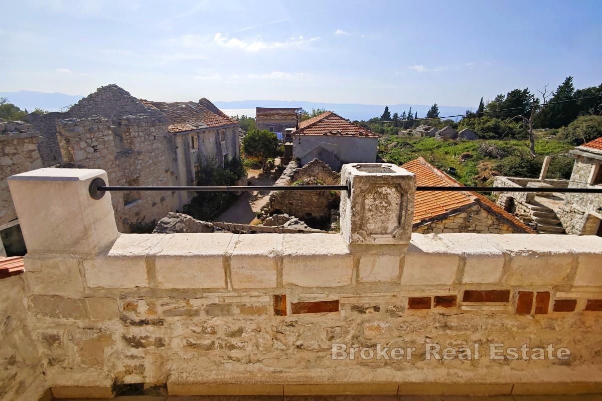 Authentisches Steinhaus mit Terrasse, nahe dem Meer
