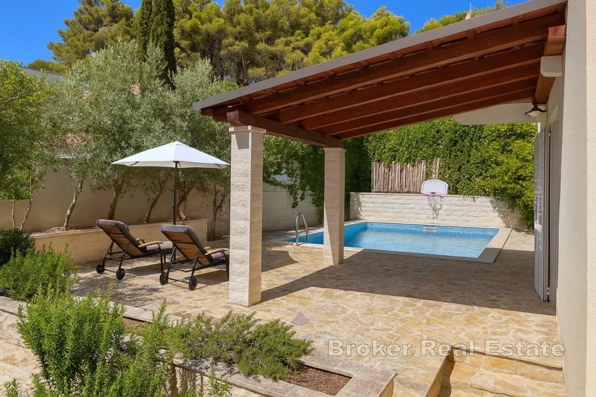 Haus mit Pool und Weinkeller - Strandnähe