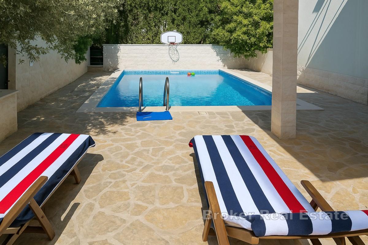Haus mit Pool und Weinkeller - Strandnähe