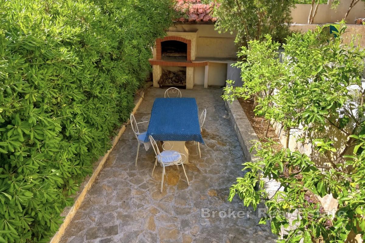 Haus mit Pool und Weinkeller - Strandnähe