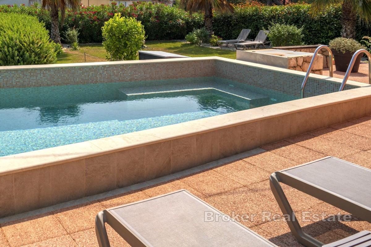 Mediterranes Haus mit Pool und Sauna