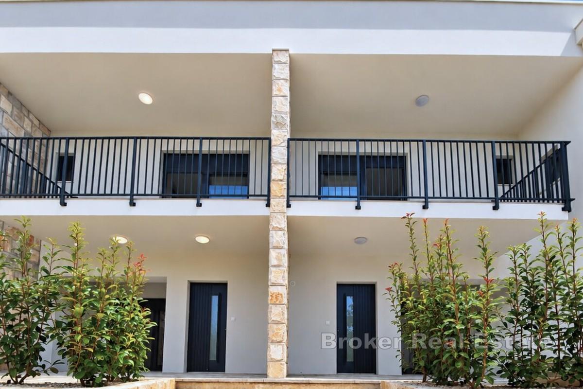 Neubau – Maisonette-Wohnung mit Garten und Meerblick
