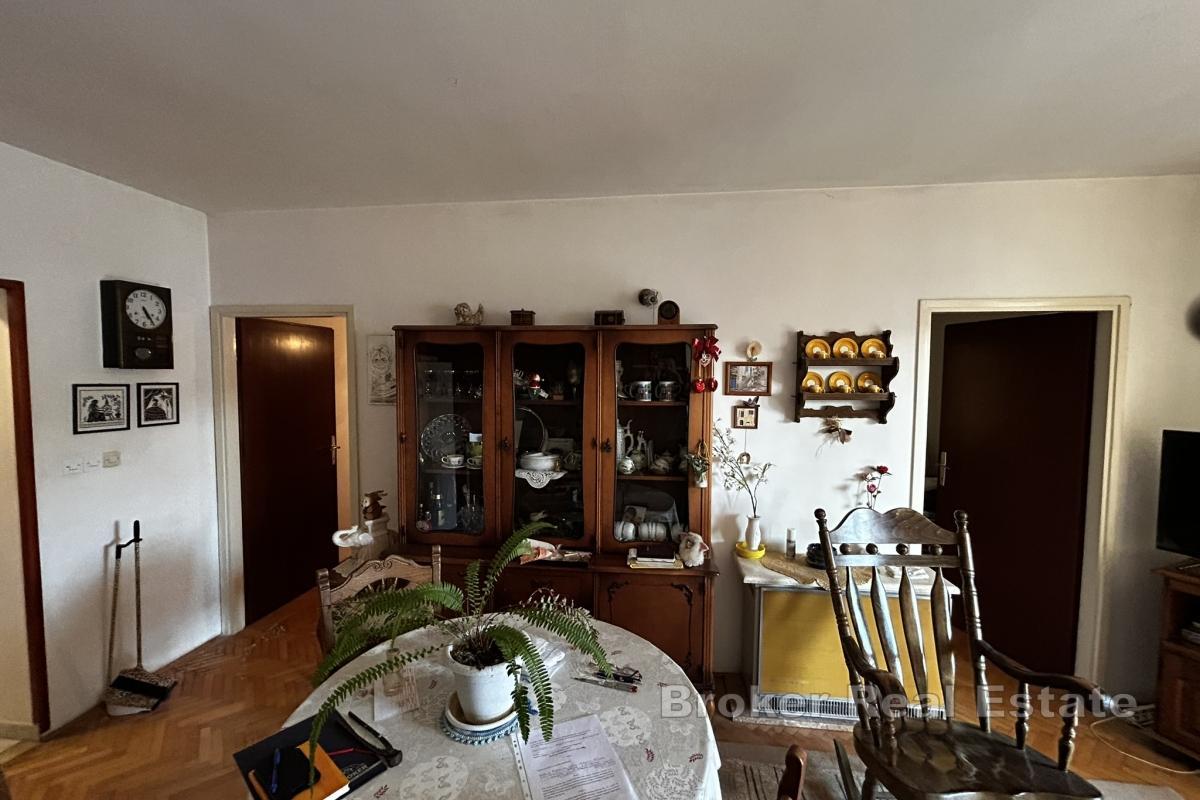 Maison familiale dans une jolie petite ville dalmate