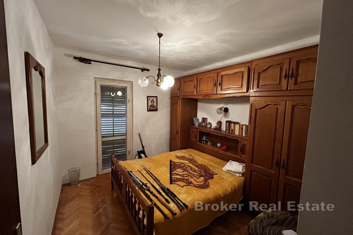 Maison familiale dans une jolie petite ville dalmate