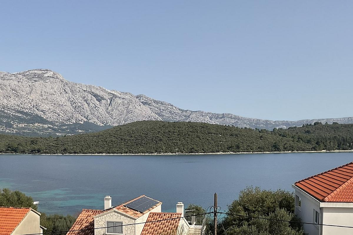 Casa bifamiliare in pietra con vista mare