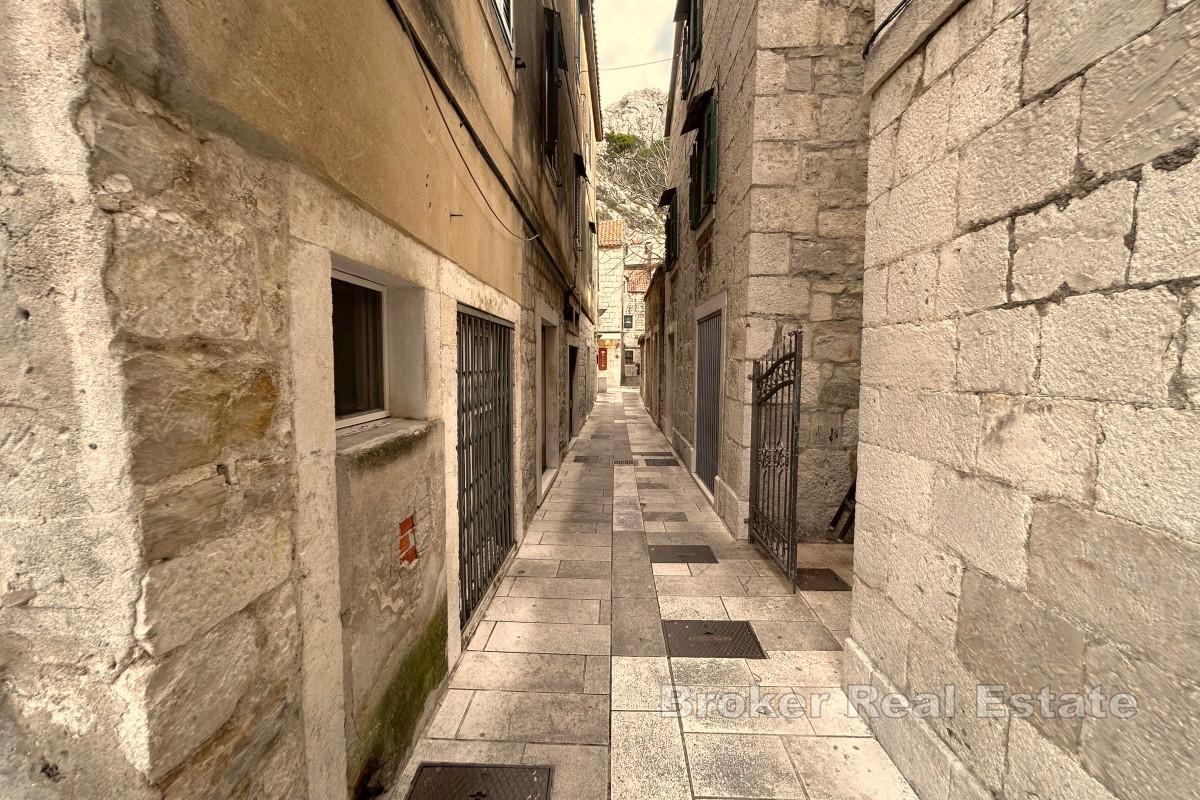 Stenhus i centrala Omiš