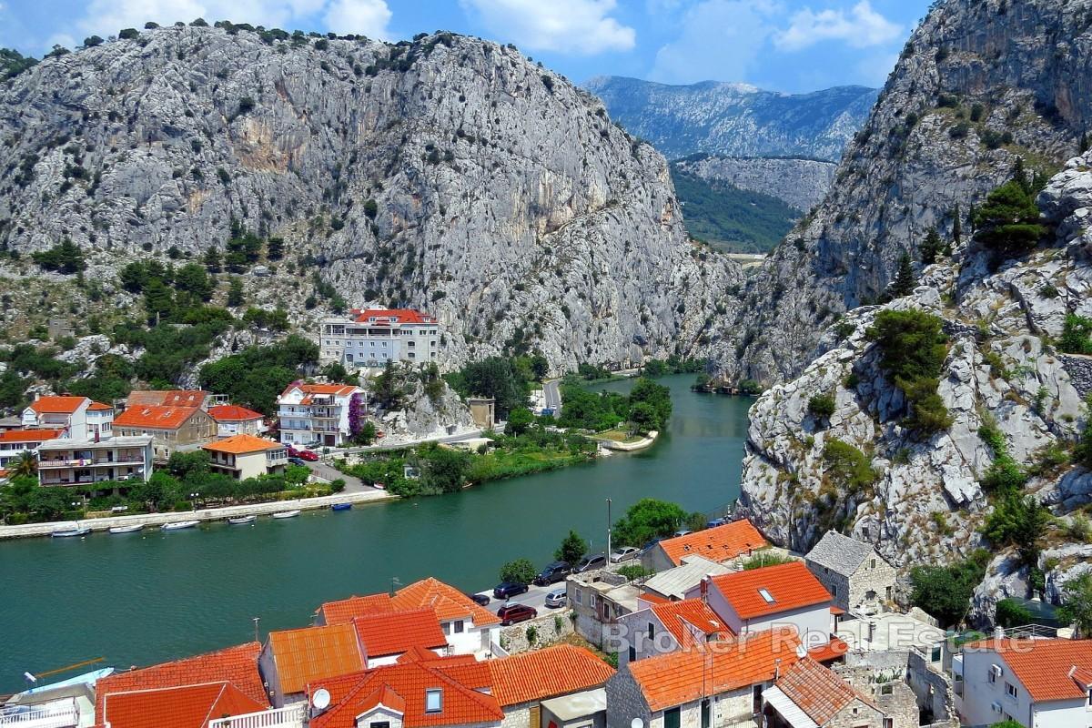 Stenhus i centrala Omiš