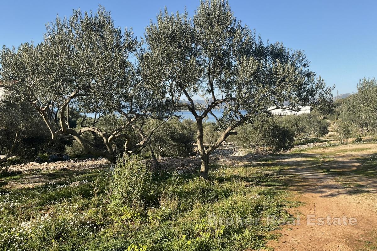 Il terreno edificabile si trova vicino al mare