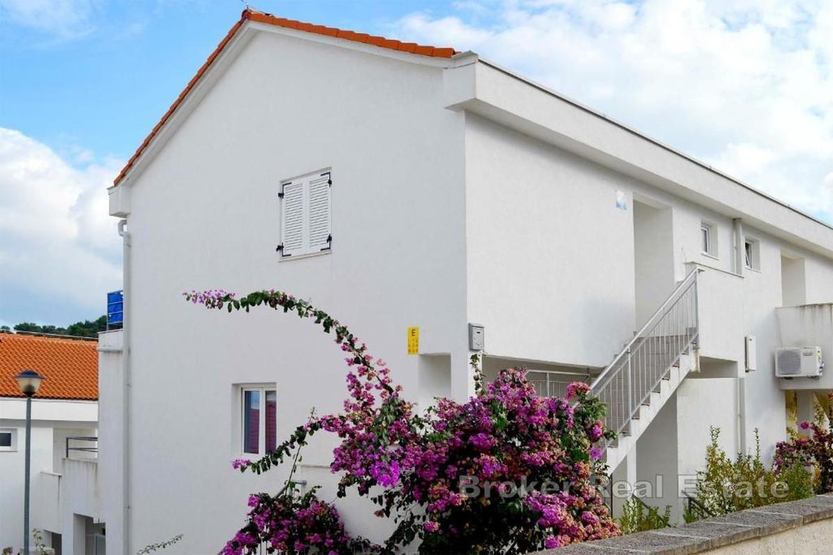 Appartamento con terrazza e giardino