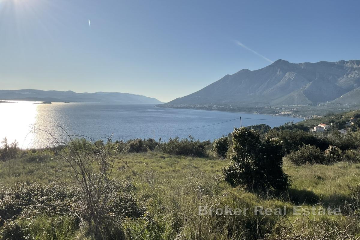Une vieille maison en pierre avec vue sur la mer