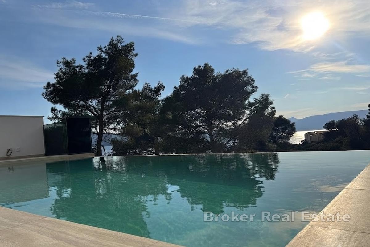 Villa mit Pool am Meer