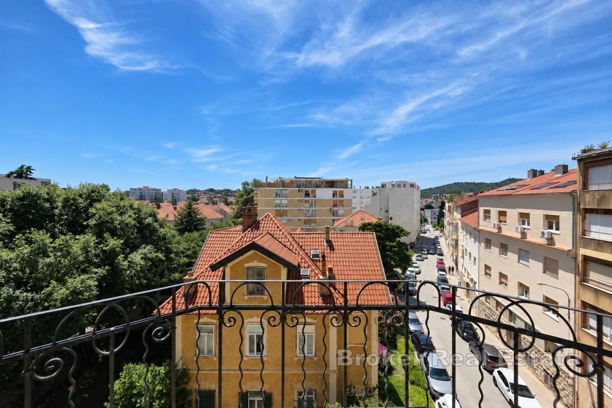 Šesterosoban stan u Splitu