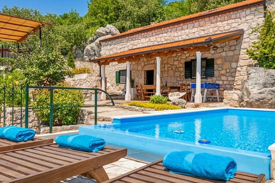 Authentisches dalmatinisches Haus mit Swimmingpool