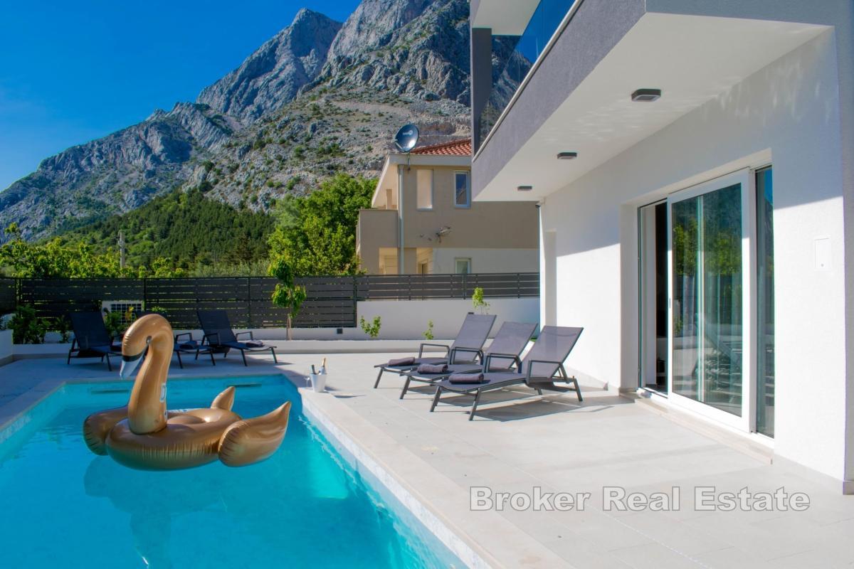 Luxusvilla mit Pool und atemberaubendem Meerblick