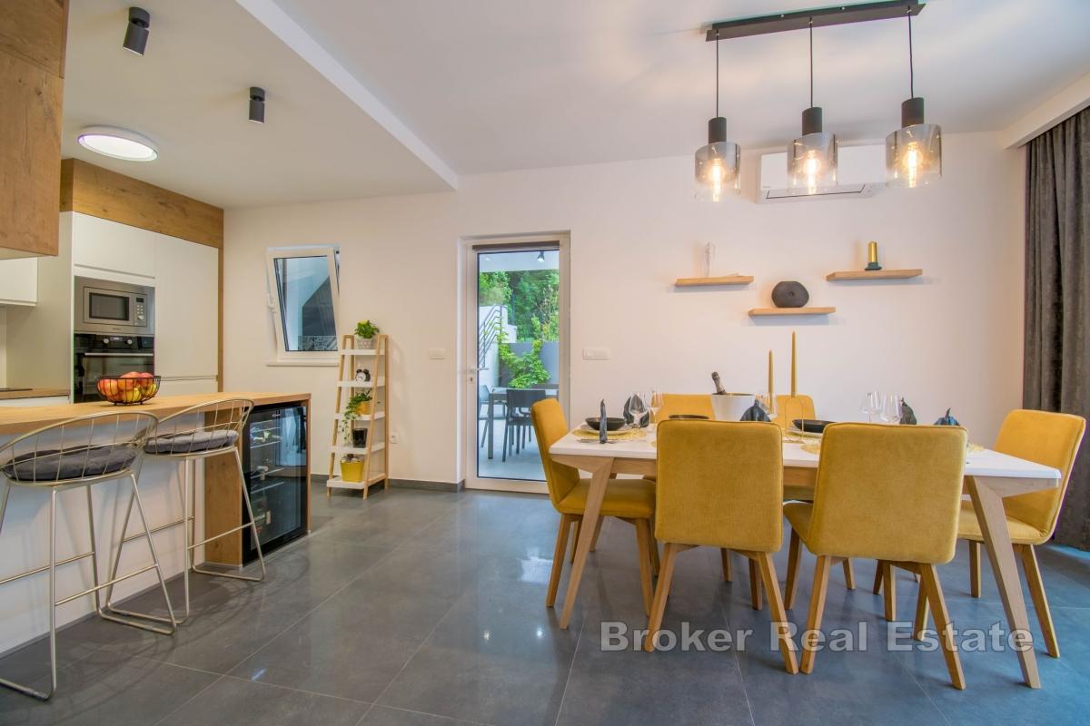 Luxusvilla mit Pool und atemberaubendem Meerblick