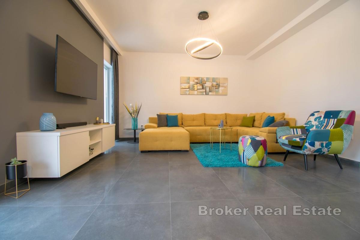 Luxusvilla mit Pool und atemberaubendem Meerblick