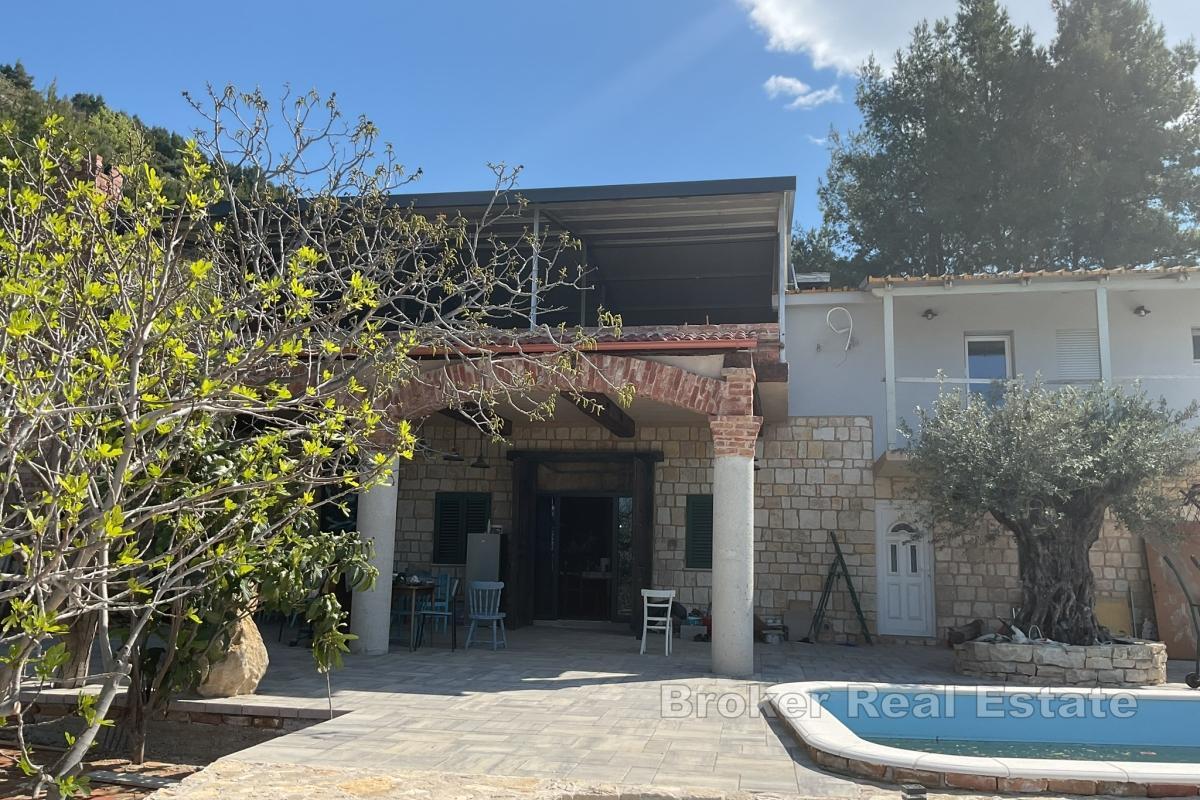 Autentica villa in pietra con vista panoramica sul mare