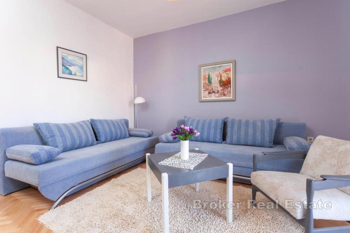 Okouzlující apartmánový dům s výhledem na moře a upravenou zahradou