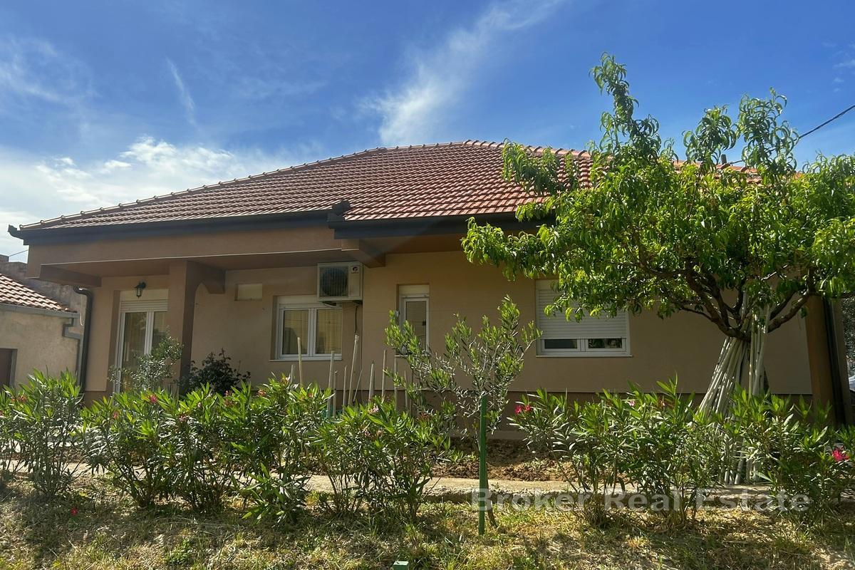 Haus mit Garage und Garten in bester Lage in Split