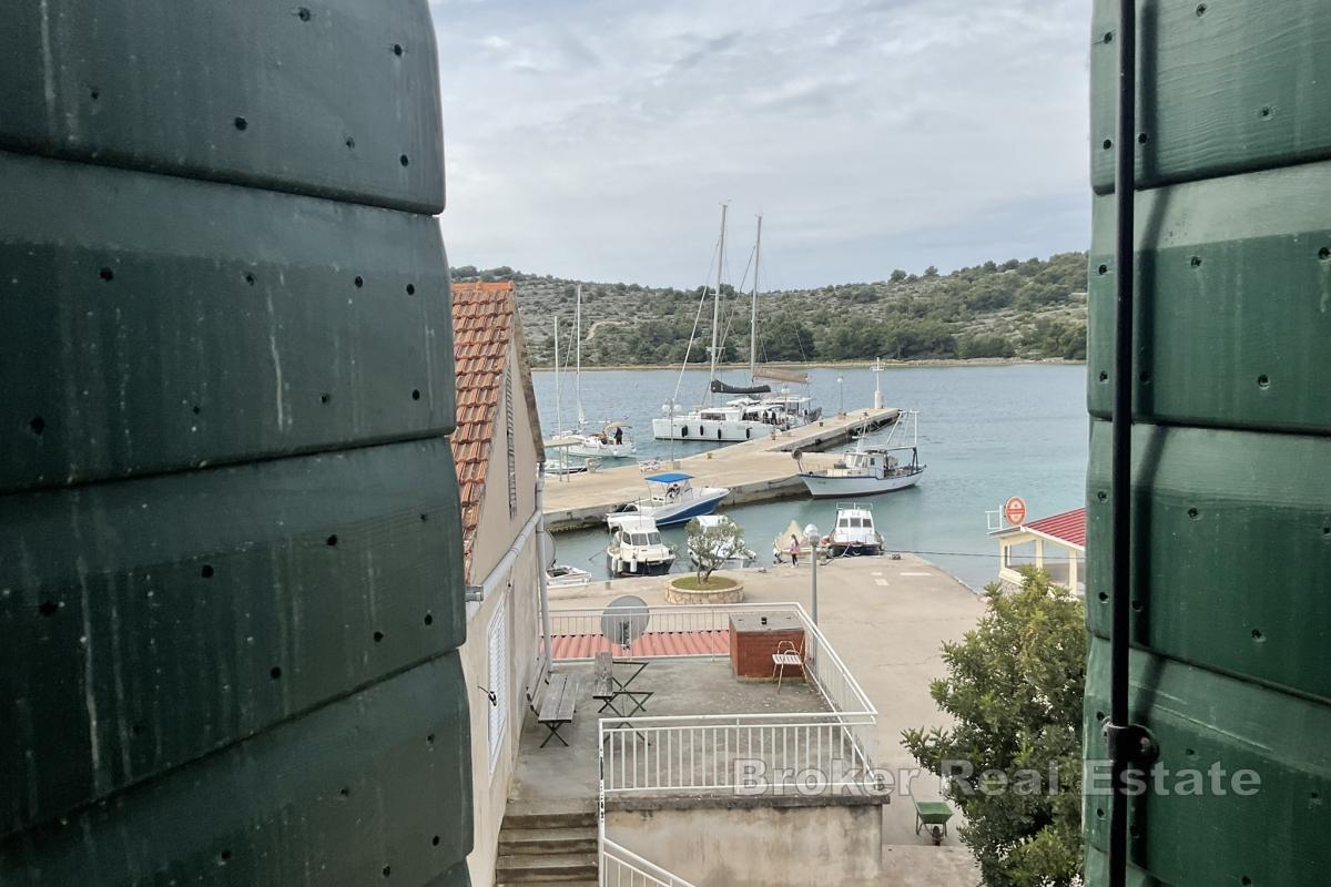 Exklusive Steinvilla mit Meerblick