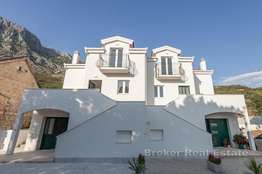 Villa moderne au calme de la nature avec une vue imprenable sur la mer
