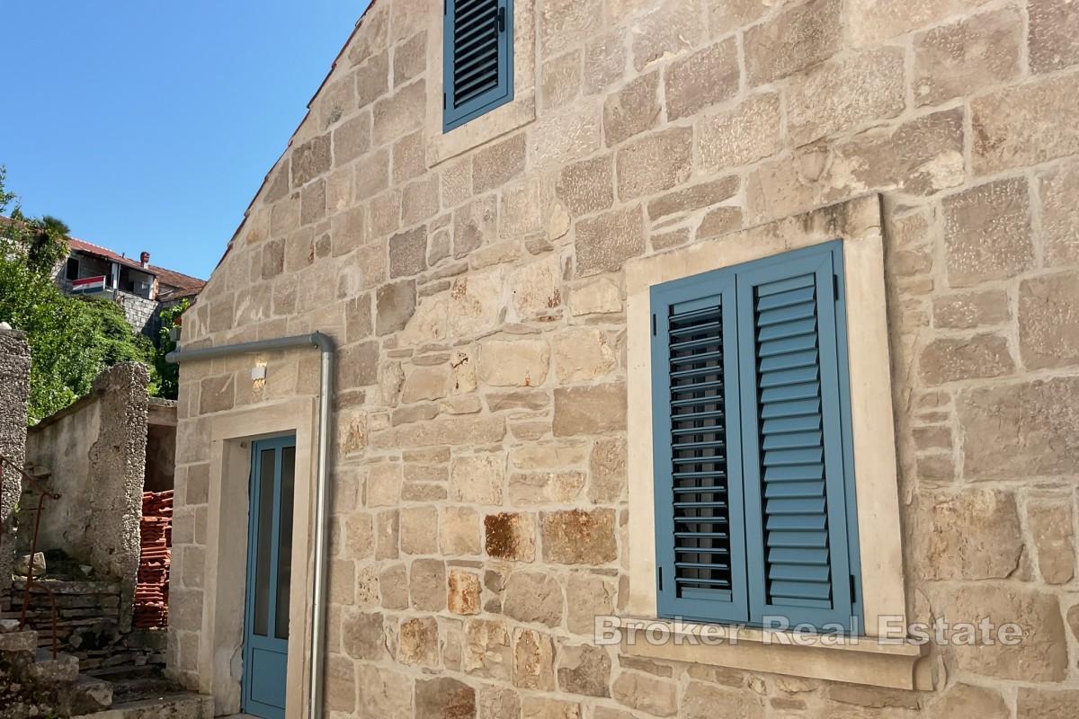 Romslig toroms leilighet i et tradisjonelt steinhus