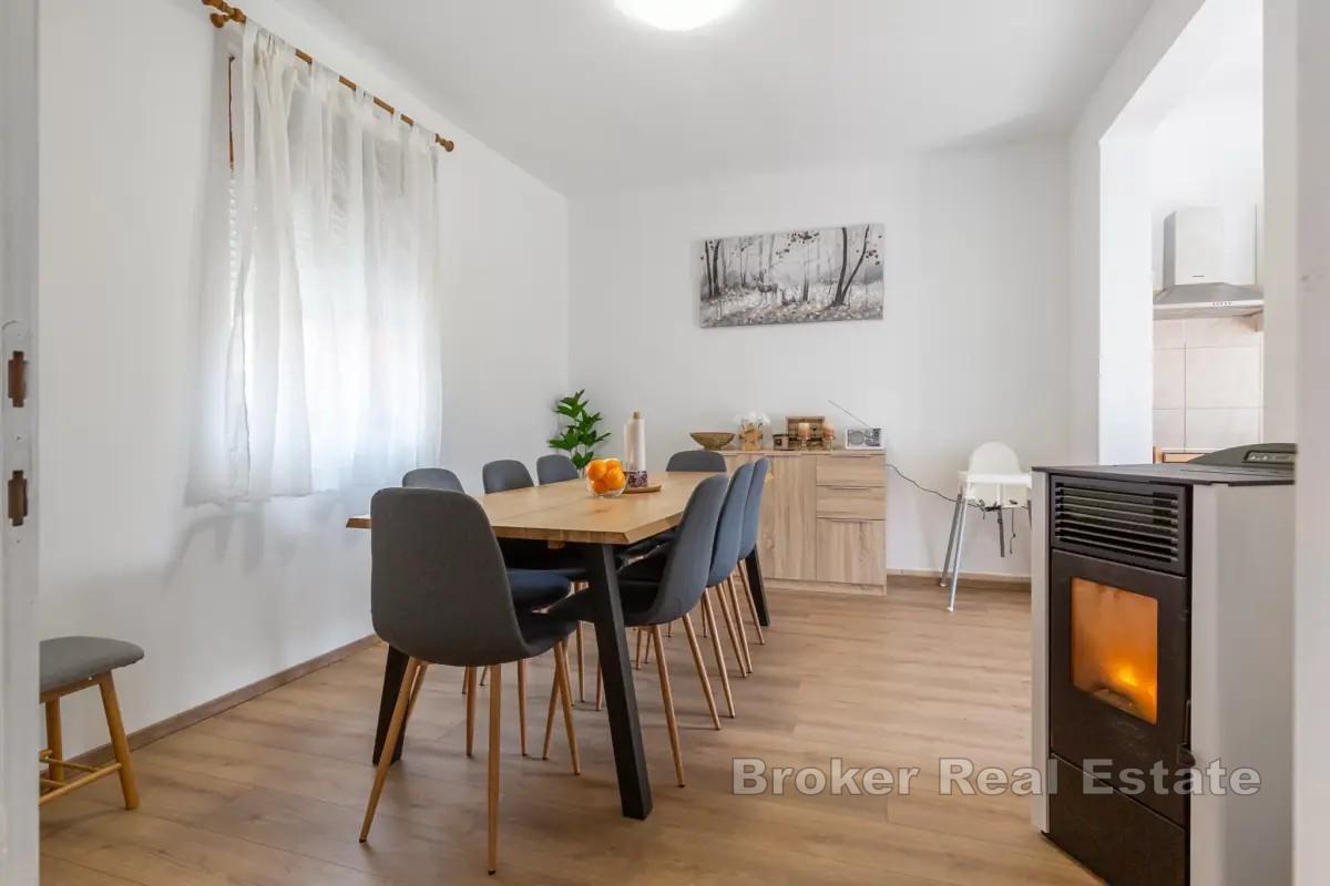 Bondgård med fyra stenhus