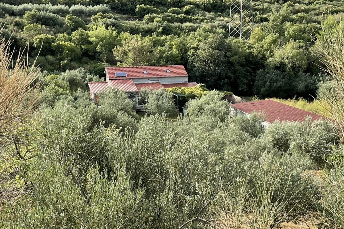 Authentisches Steinhaus inmitten der Natur