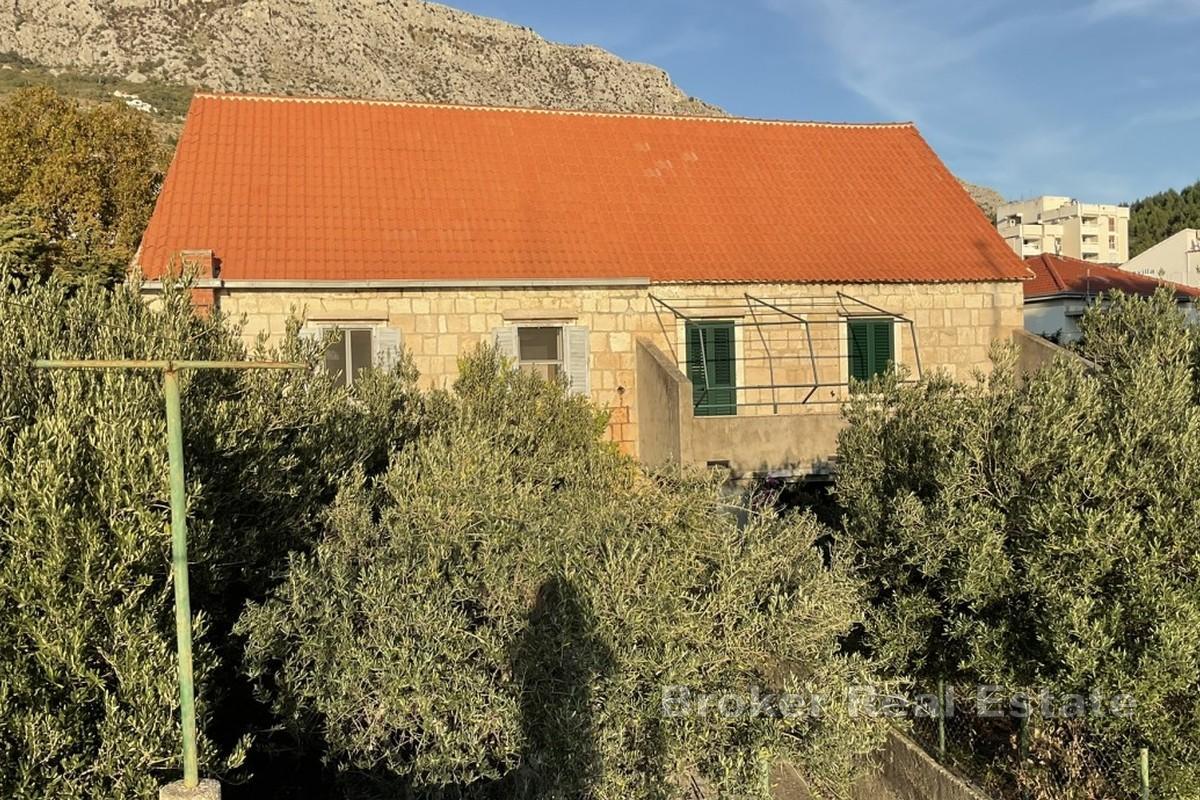 Authentique maison en pierre, en première ligne de mer
