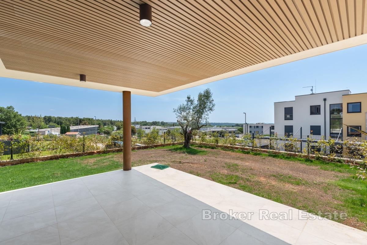 Erdgeschosswohnung mit großzügiger Terrasse und Meerblick