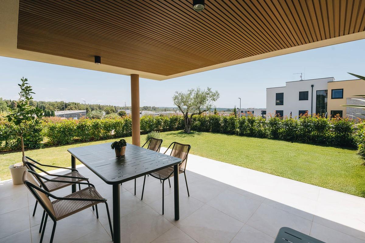 Apartament z widokiem na ogród i morze