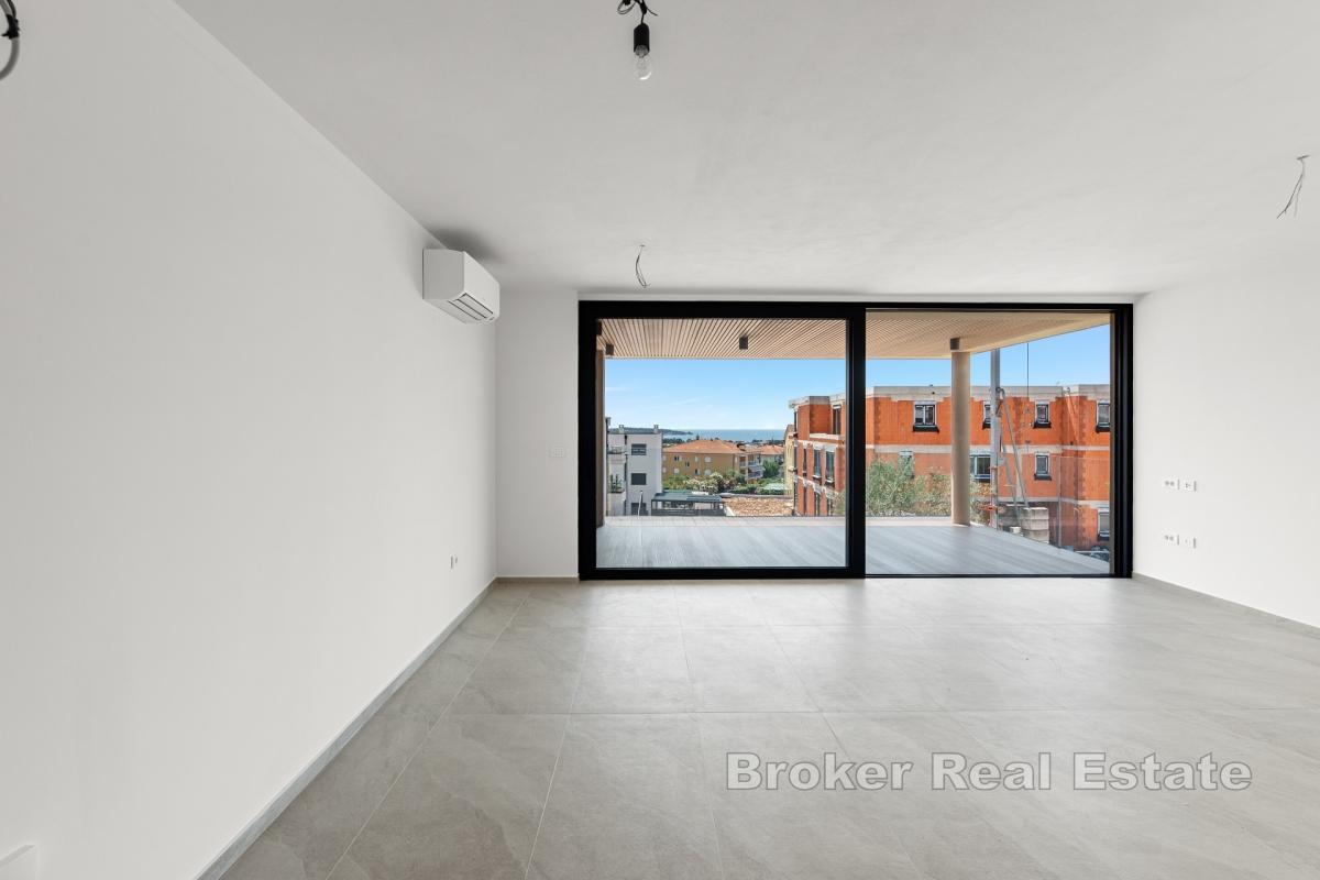 Bellissimo appartamento con ampia terrazza e vista mare