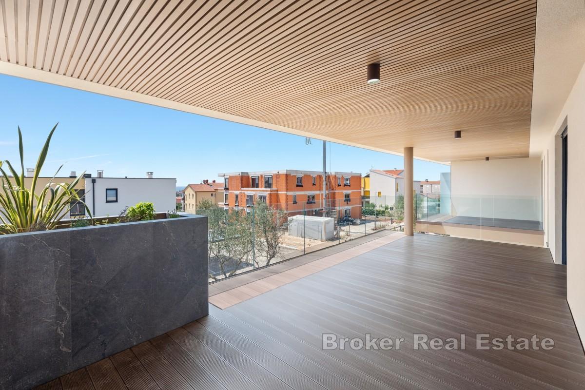 Straordinario appartamento con ampia terrazza e vista panoramica sul mare