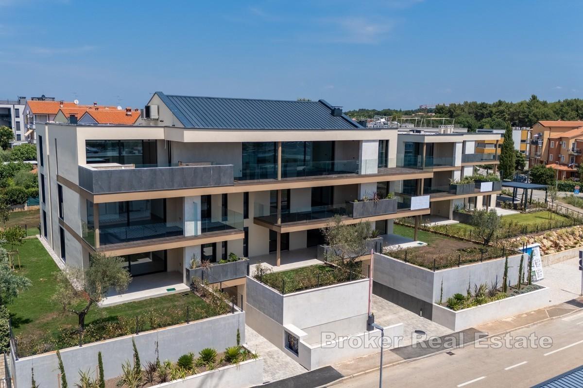 Appartamento al primo piano con terrazza coperta e vista mare