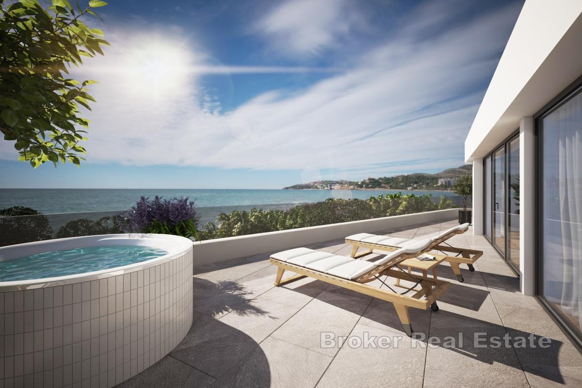 Attico con Jacuzzi e vista mare