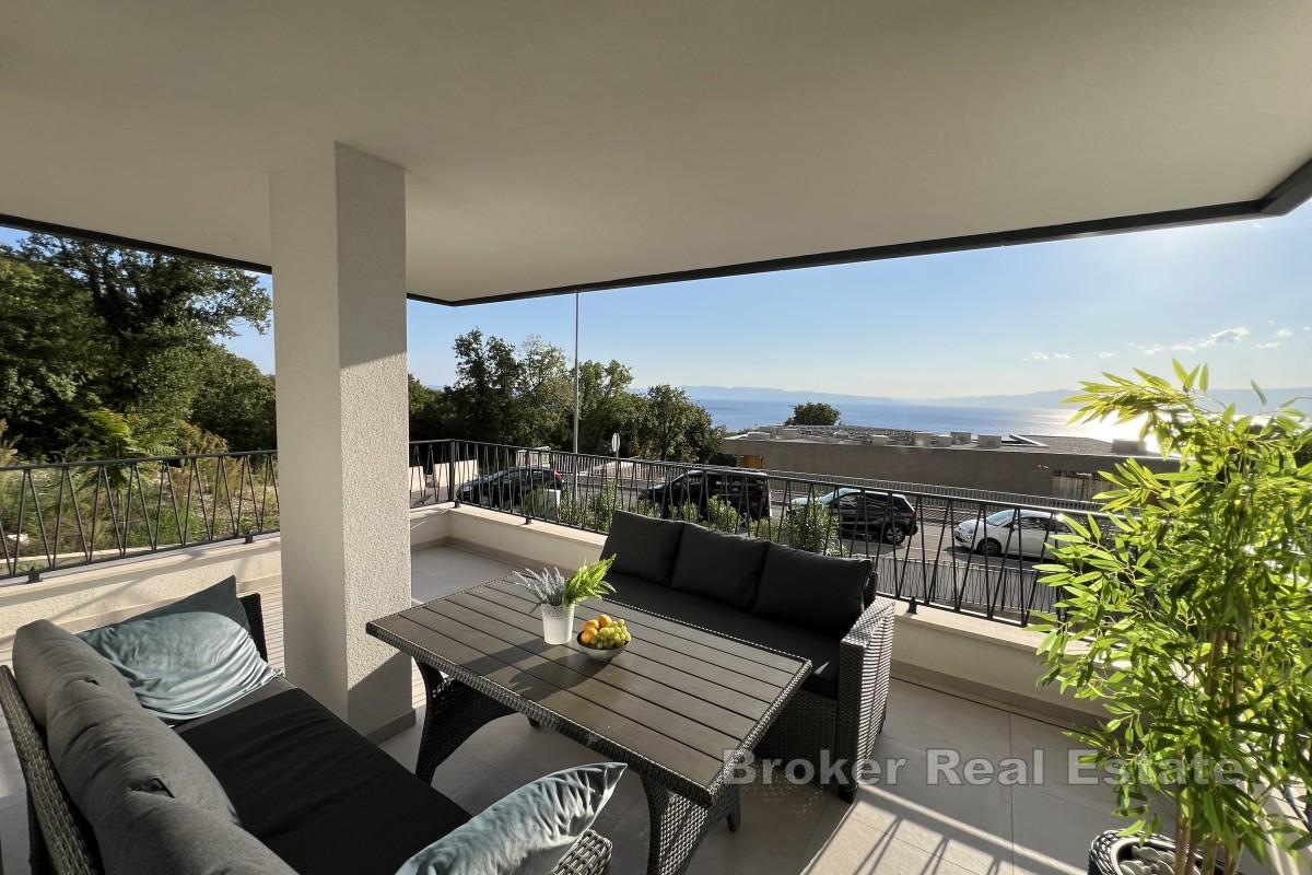 Appartamento con garage e vista mare