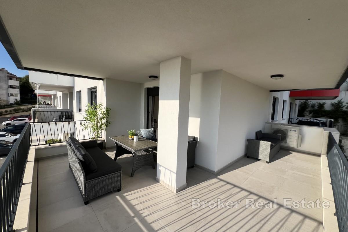 Appartamento con garage e vista mare