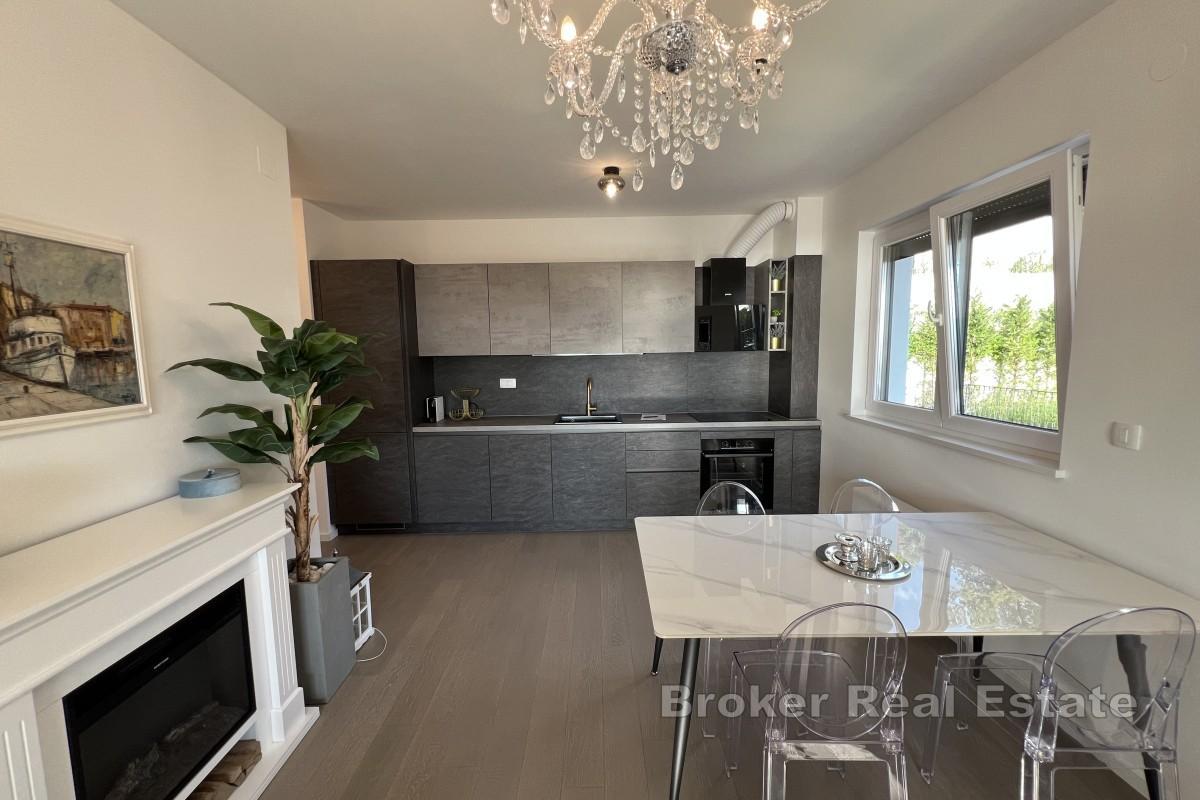 Appartamento con garage e vista mare