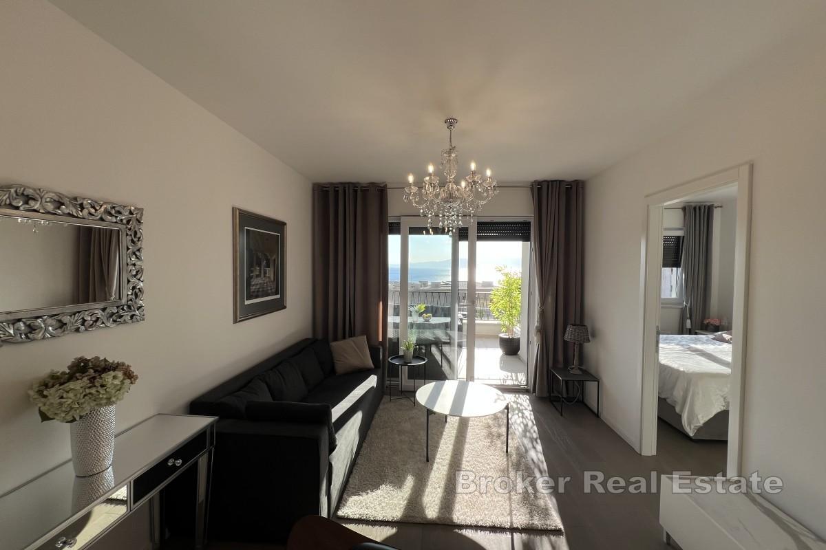 Appartamento con garage e vista mare