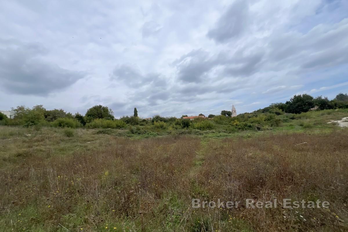 Terreno edificabile con progetto di villa moderna
