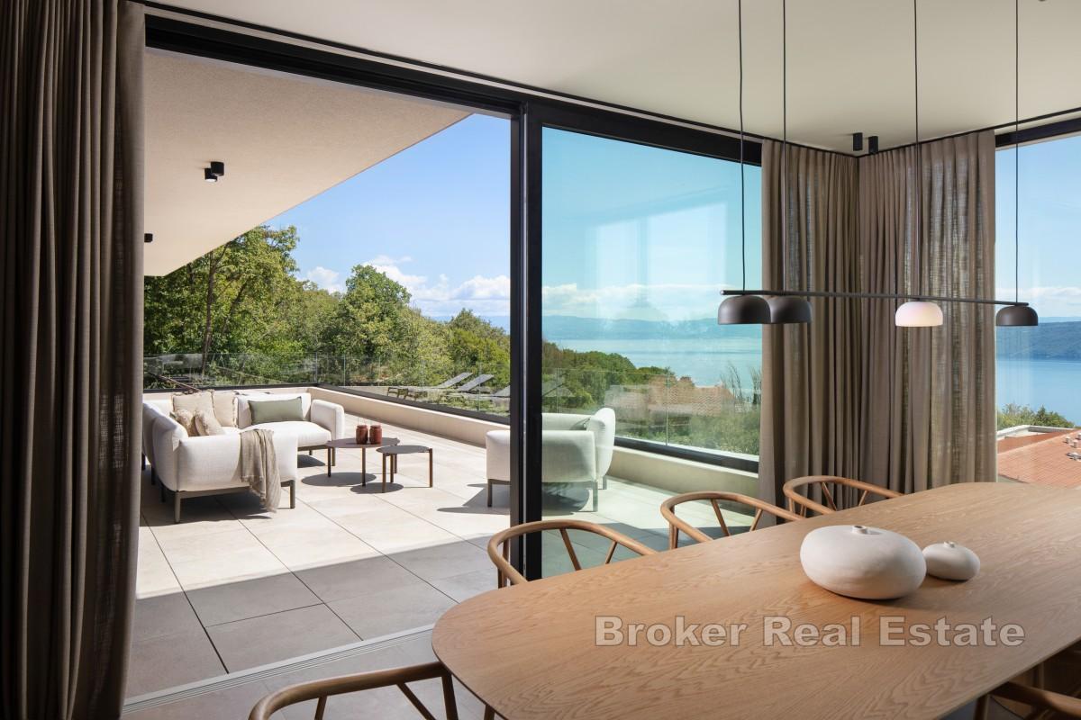 Moderne Villa mit Pool und Meerblick